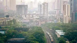 Mumbai weather: Hazy moring; partly cloudy evening, max temp at 32 degrees